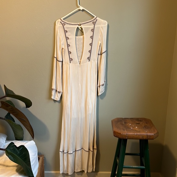 Free people bohemian dress, cream w blue & tan details, peekaboo back,long flow - Picture 6 of 6